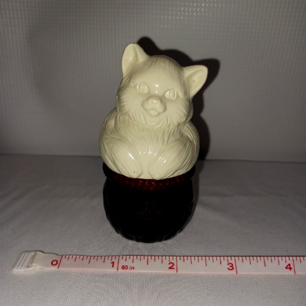 Avon Vintage Collector Ceramic Cat Figurine with Black Glass Base